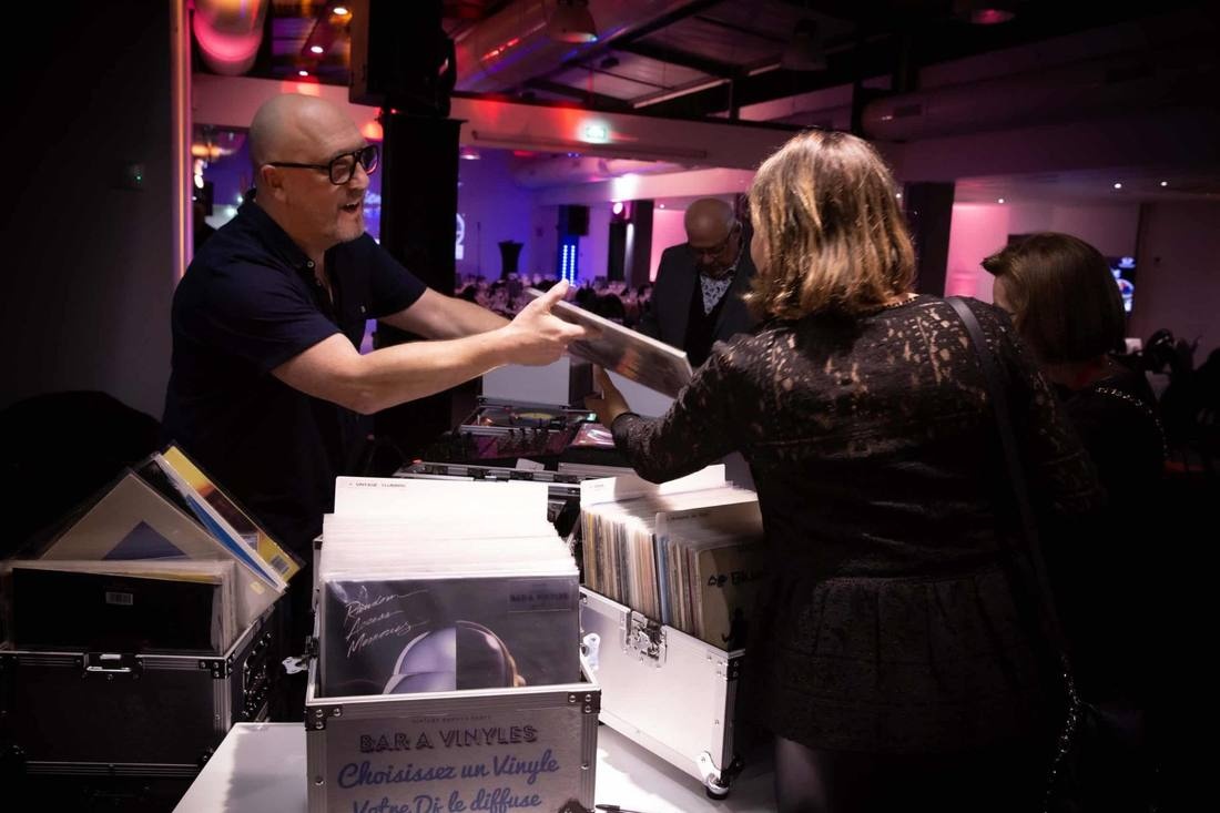 Didier DJ — animation bacs vinyles soirée gala